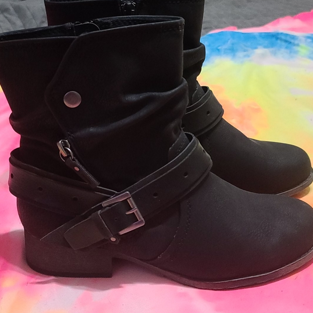 Women's SO ankle boots 7.5